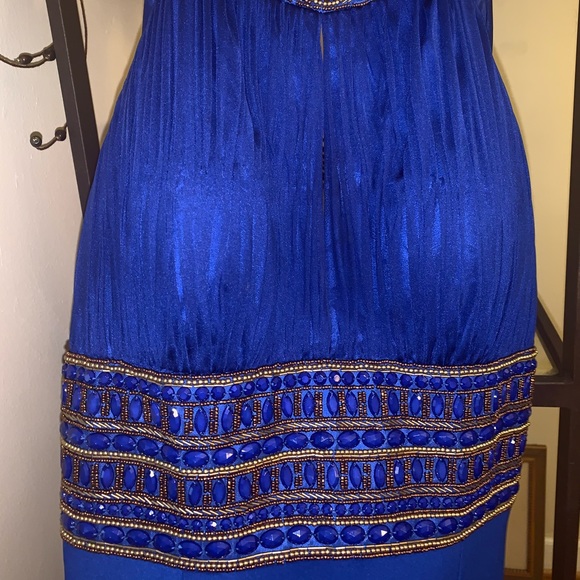 Beautiful floor length evening gown - Picture 3 of 7